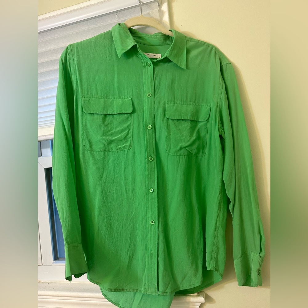 Equipment Kelly Green button down silk shirt Small